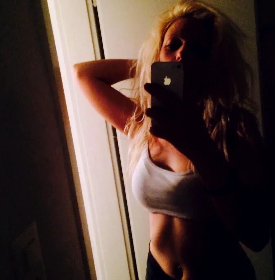 Melina, 33