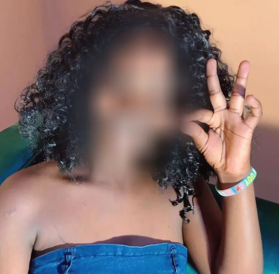 Nora, 23