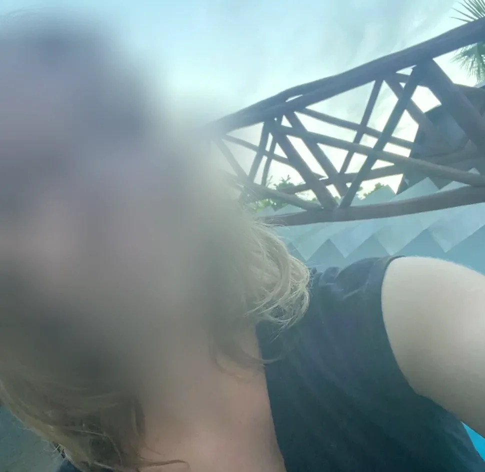 Sabrina, 30