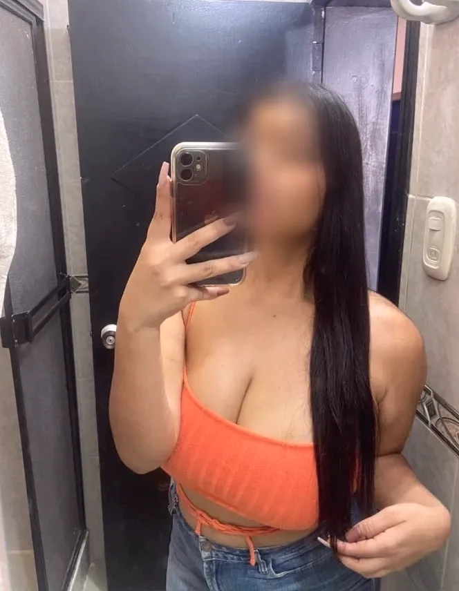 Sandra, 29